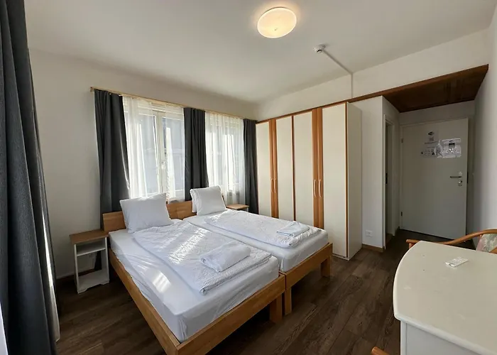 Christina Hotel *